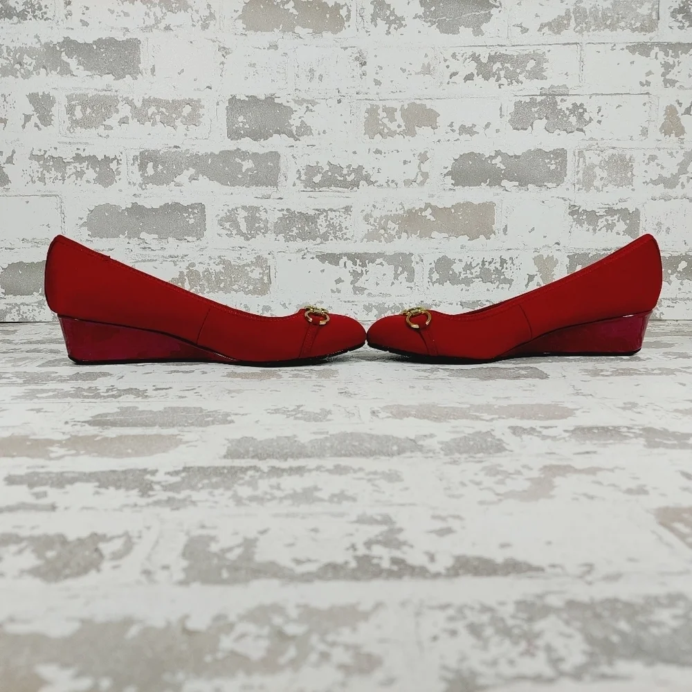 Bandolino Red Textile Slip On Gold Hardware Detail Wedge Heels E881